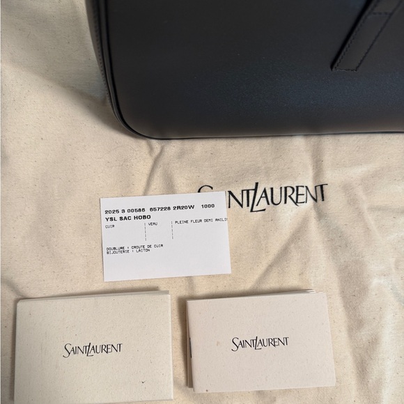 Yves Saint Laurent Le 5 à 7 bag in smooth leather - Picture 13 of 13